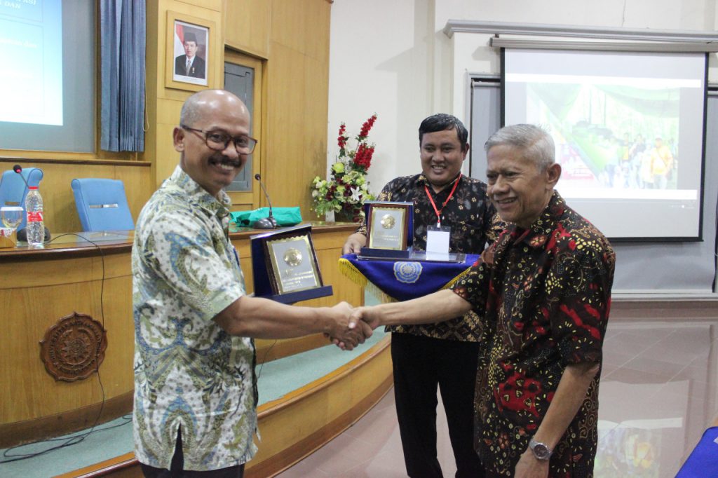 Antisipasi-Dampak-Negatif-Sains-dan-Iptek-Pascasarjana-UMP-Gelar-Kuliah-Umum-1024x682 (1)
